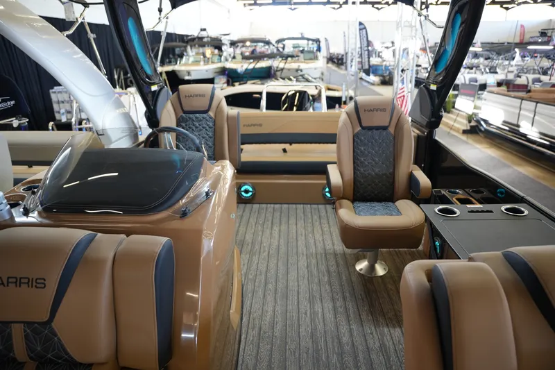 Slide: The Image of Harris Grand Mariner 250 2026 - 18