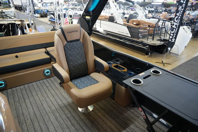 Slide: The Image of Harris Grand Mariner 250 2026 - 19