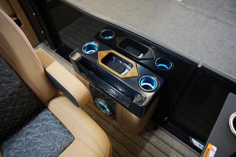 Slide: The Image of Harris Grand Mariner 250 2026 - 20