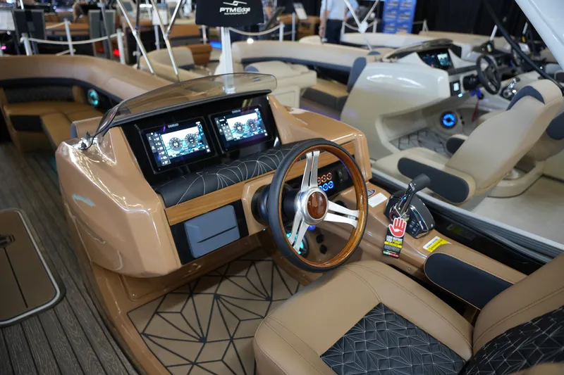 Slide: The Image of Harris Grand Mariner 250 2026 - 22