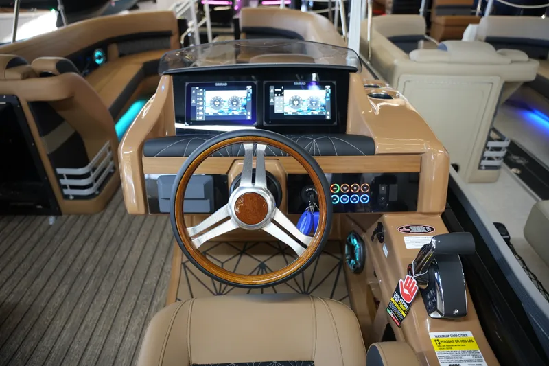 Slide: The Image of Harris Grand Mariner 250 2026 - 23