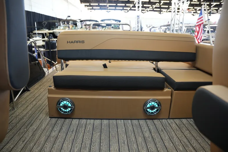 Slide: The Image of Harris Grand Mariner 250 2026 - 26