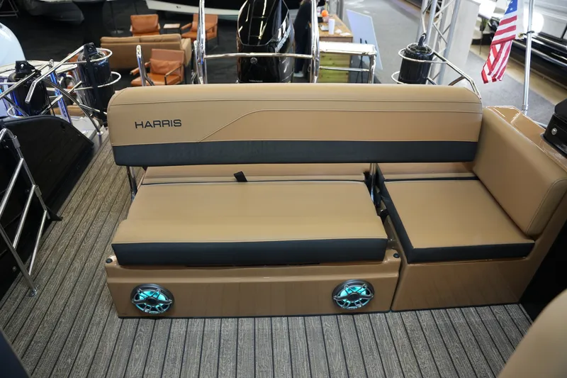 Slide: The Image of Harris Grand Mariner 250 2026 - 27