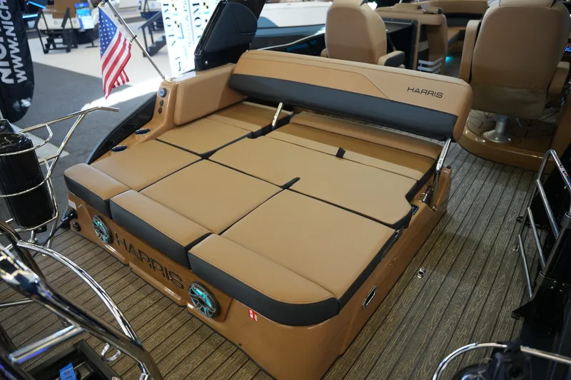 Slide: The Image of Harris Grand Mariner 250 2026 - 29