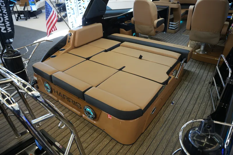 Slide: The Image of Harris Grand Mariner 250 2026 - 30