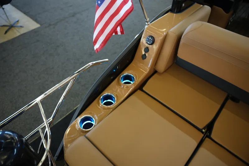 Slide: The Image of Harris Grand Mariner 250 2026 - 31