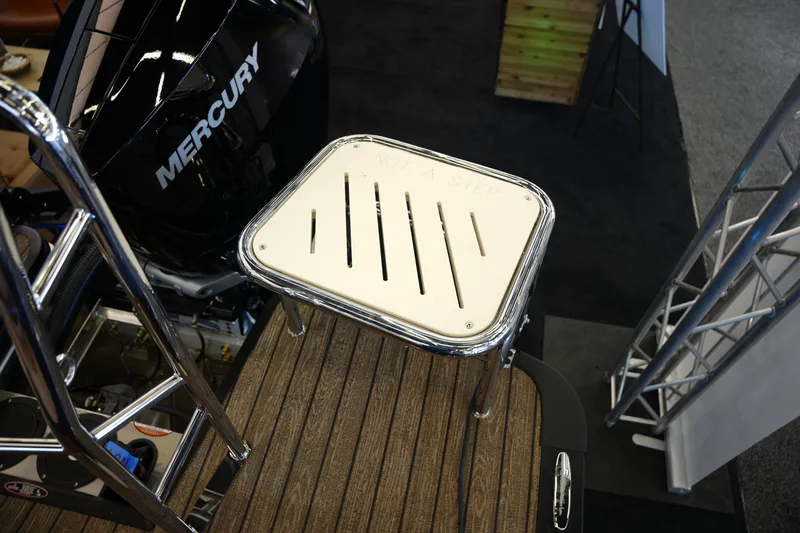 Slide: The Image of Harris Grand Mariner 250 2026 - 33