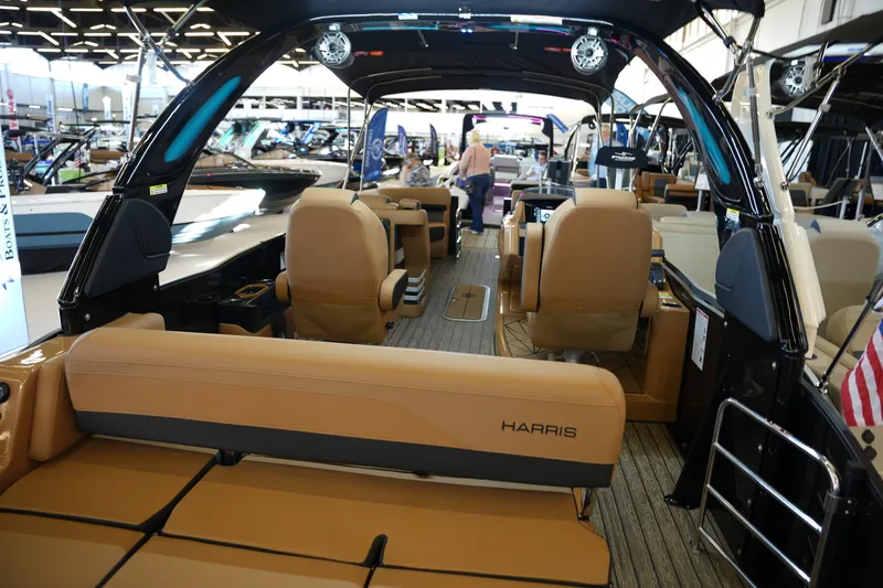 Slide: The Image of Harris Grand Mariner 250 2026 - 35