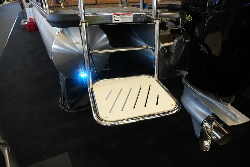 Slide: The Image of Harris Grand Mariner 250 2026 - 4