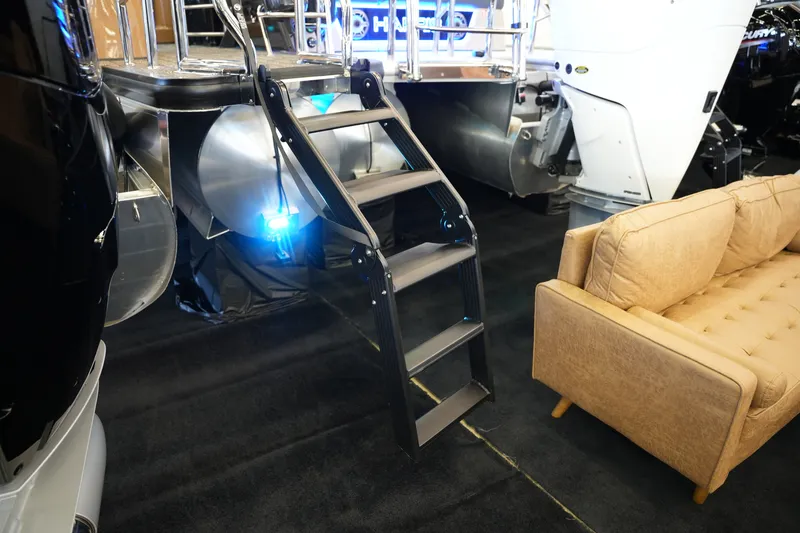 Slide: The Image of Harris Grand Mariner 250 2026 - 6