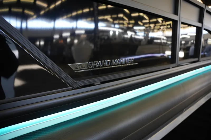 Slide: The Image of Harris Grand Mariner 250 2026 - 7