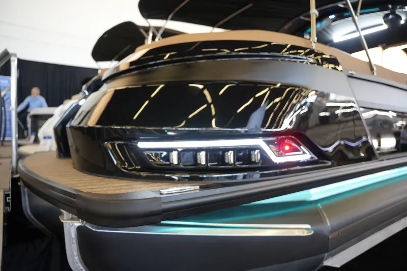 Slide: The Image of Harris Grand Mariner 250 2026 - 8