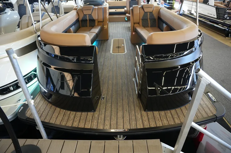 Slide: The Image of Harris Grand Mariner 250 2026 - 9