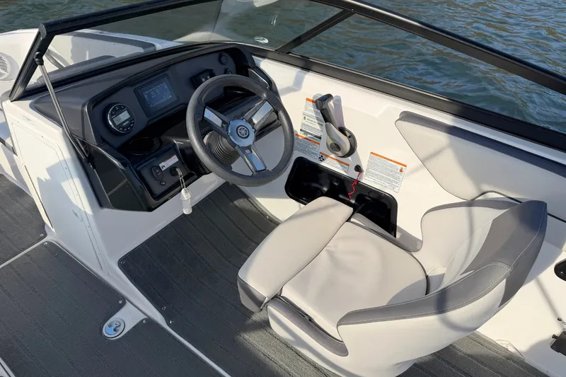 Slide: The Image of Yamaha SX190 2019 - 18