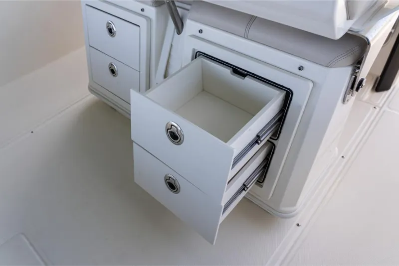 Slide: The Image of Boston Whaler 280 Dauntless 2025 - 103