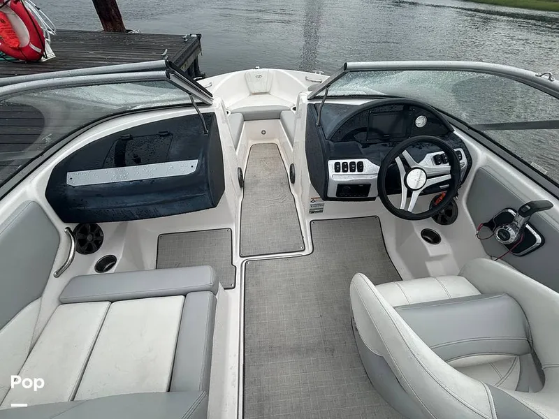 Slide: The Image of Regal 1900 ES 2021 - 15647679