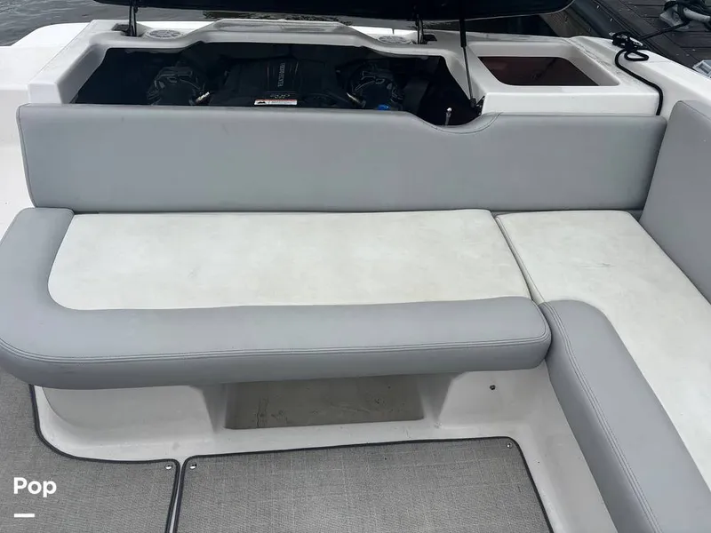 Slide: The Image of Regal 1900 ES 2021 - 15647696