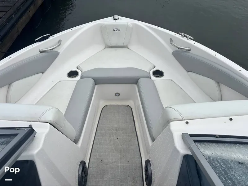 Slide: The Image of Regal 1900 ES 2021 - 15647702