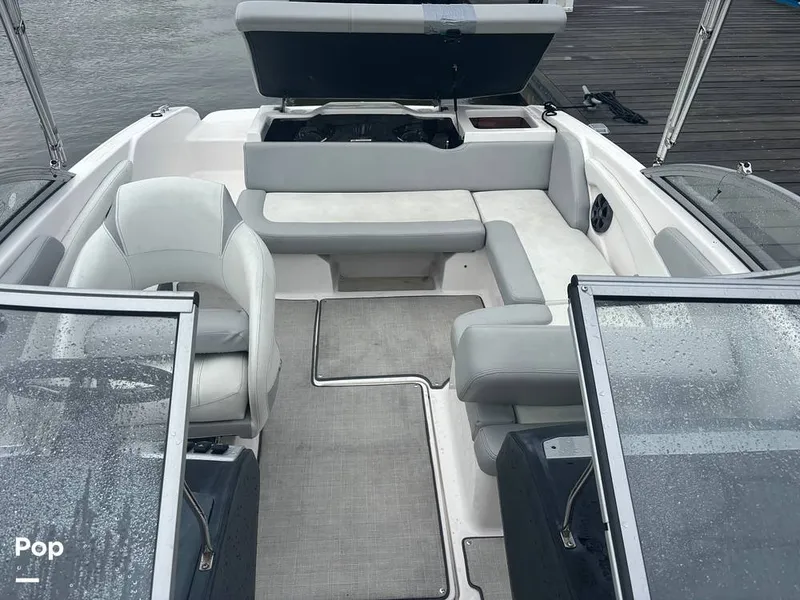 Slide: The Image of Regal 1900 ES 2021 - 15647704