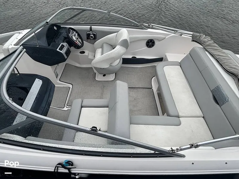 Slide: The Image of Regal 1900 ES 2021 - 15647686