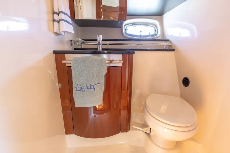 Slide: The Image of Sea Ray 50 SUNDANCER 2010 - 16