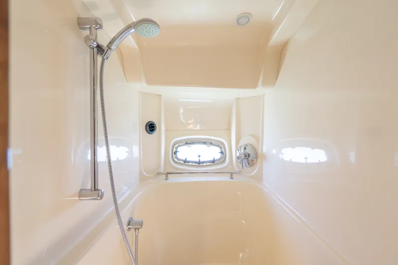 Slide: The Image of Sea Ray 50 SUNDANCER 2010 - 17