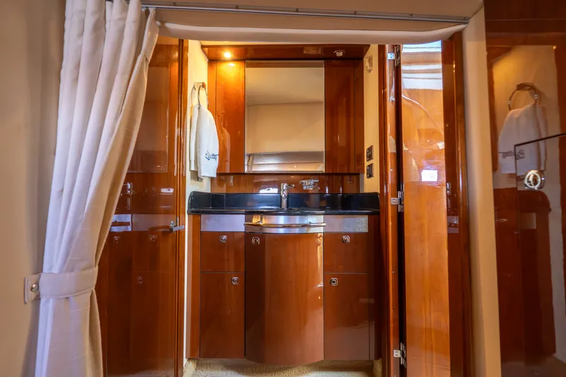 Slide: The Image of Sea Ray 50 SUNDANCER 2010 - 18