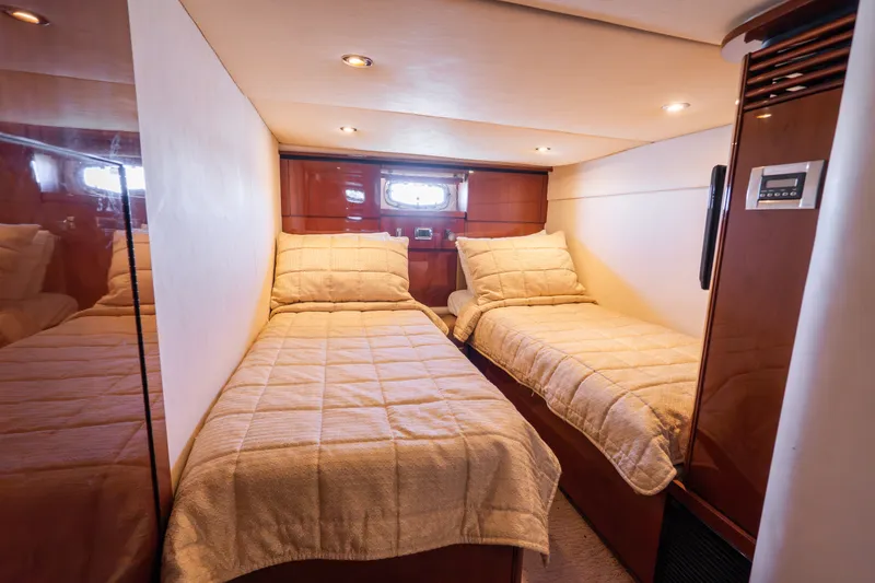 Slide: The Image of Sea Ray 50 SUNDANCER 2010 - 19