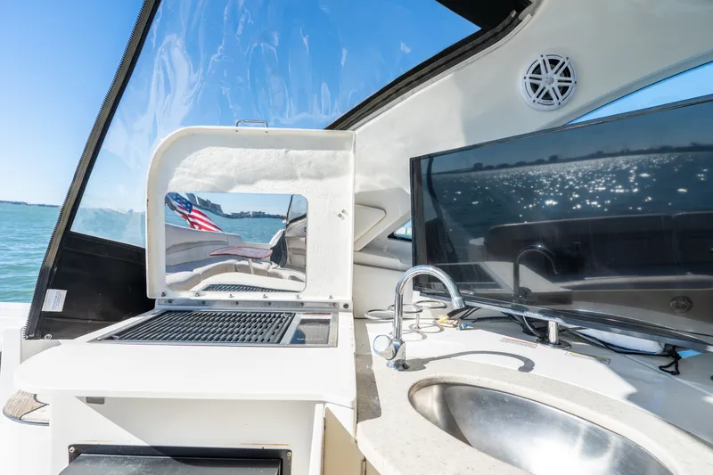 Slide: The Image of Sea Ray 50 SUNDANCER 2010 - 26