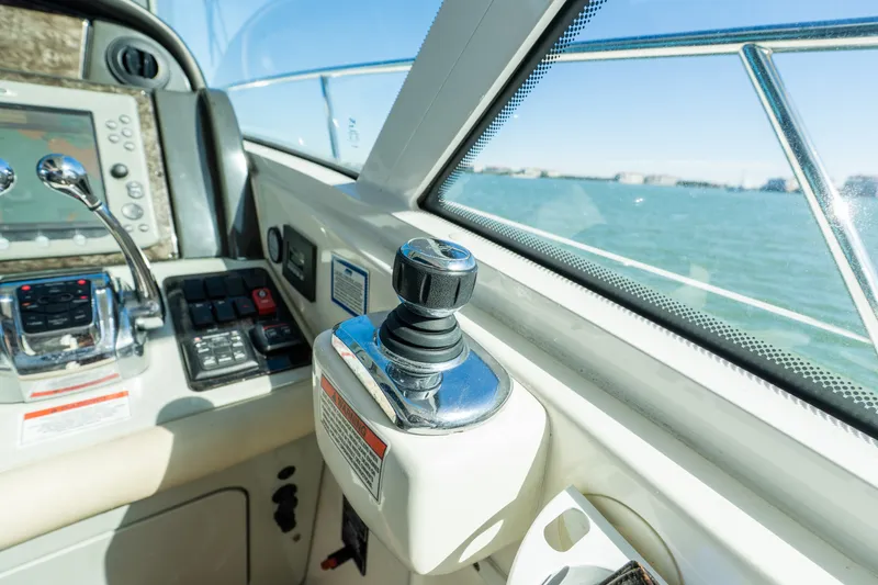 Slide: The Image of Sea Ray 50 SUNDANCER 2010 - 31