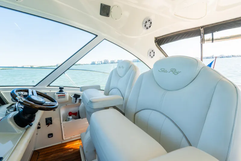 Slide: The Image of Sea Ray 50 SUNDANCER 2010 - 32