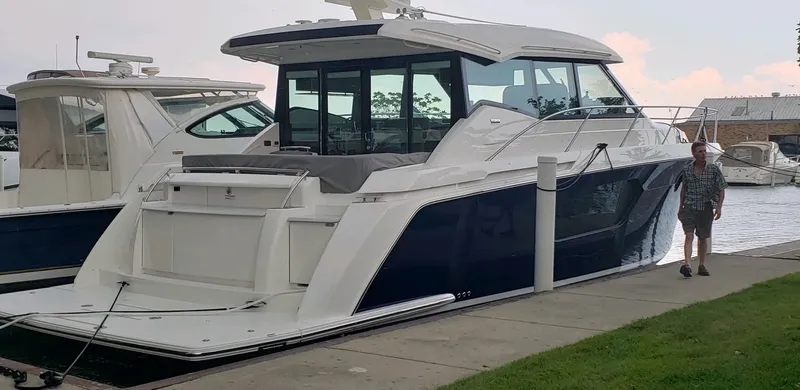 The Image of Tiara 49 COUPE 2020 - 0
