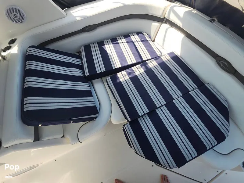 Slide: The Image of Bow Cushions Used Once - 15289901