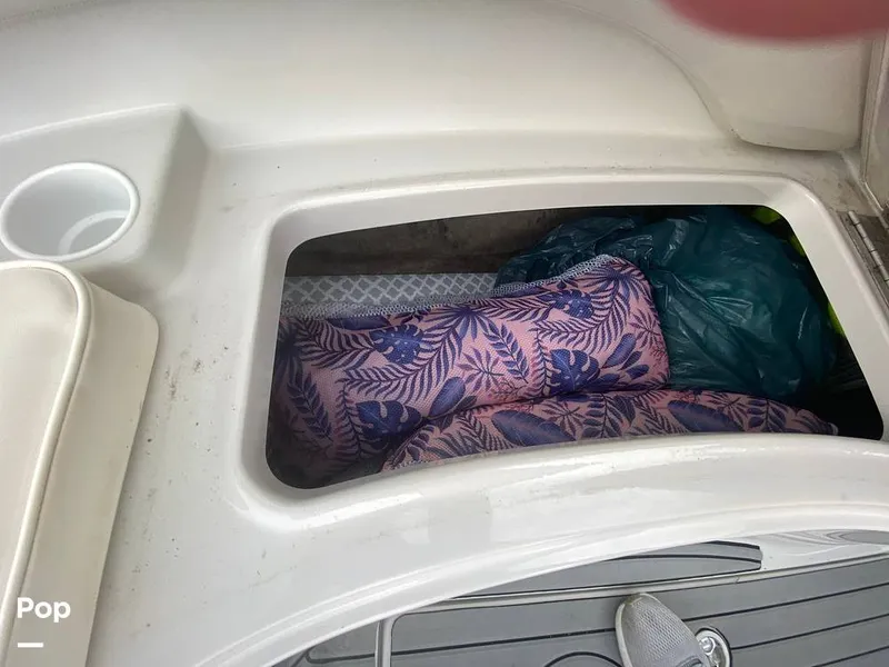 Slide: The Image of Crownline Boats 240 EX 2005 - 15698708