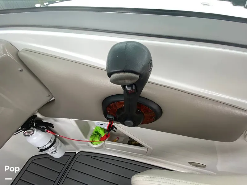 Slide: The Image of Crownline Boats 240 EX 2005 - 15698719