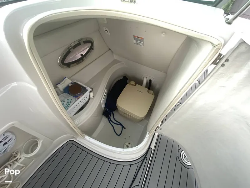 Slide: The Image of Crownline Boats 240 EX 2005 - 15698720