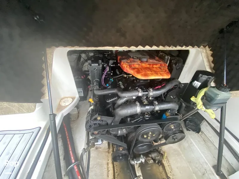 Slide: The Image of Crownline Boats 240 EX 2005 - 15698736