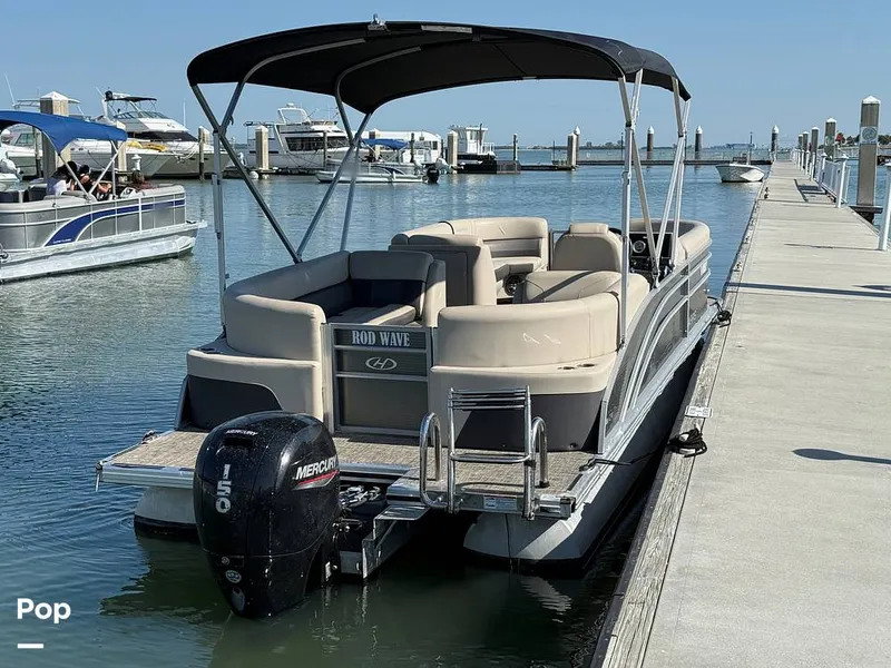 Slide: The Image of 150 HP Mercury Engine - 15369934