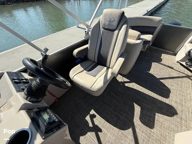 Slide: The Image of Captain's Chair - 15369936