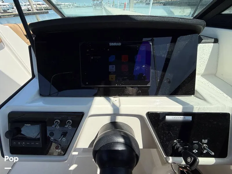 Slide: The Image of Helm Station - 15370059