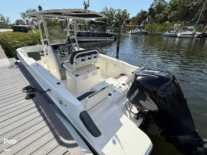 Slide: The Image of 200 HP Mercury Engine - 15330802