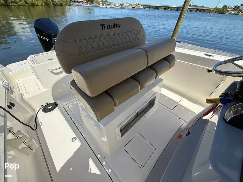 Slide: The Image of Leaning Post with Fold-Up Bolster - 15361613