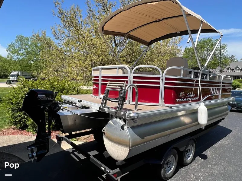 Slide: The Image of Sun Tracker Party Barge 20 DLX 2023 - 15472550