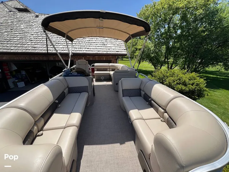 Slide: The Image of Sun Tracker Party Barge 20 DLX 2023 - 15472560