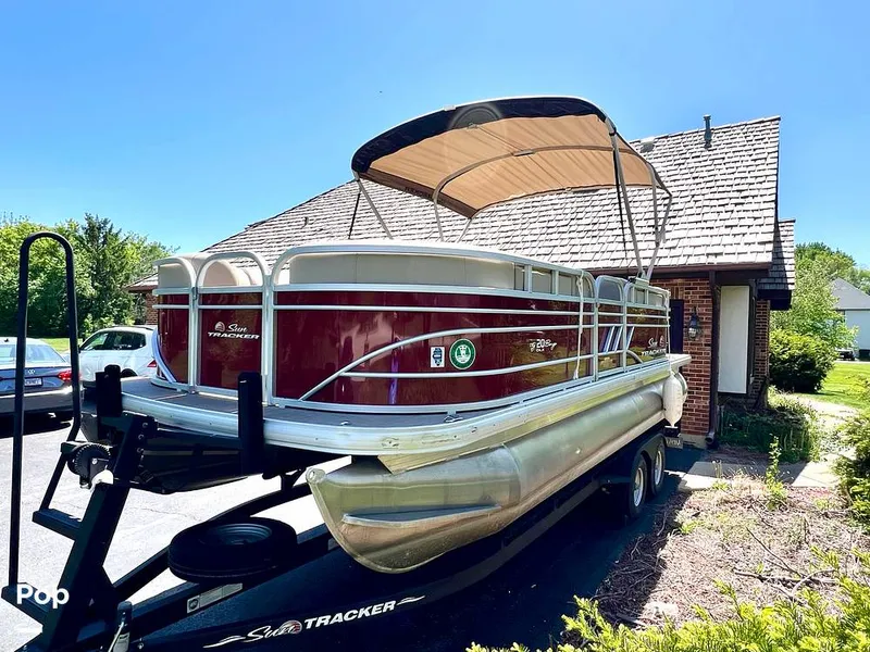 Slide: The Image of Sun Tracker Party Barge 20 DLX 2023 - 15472555