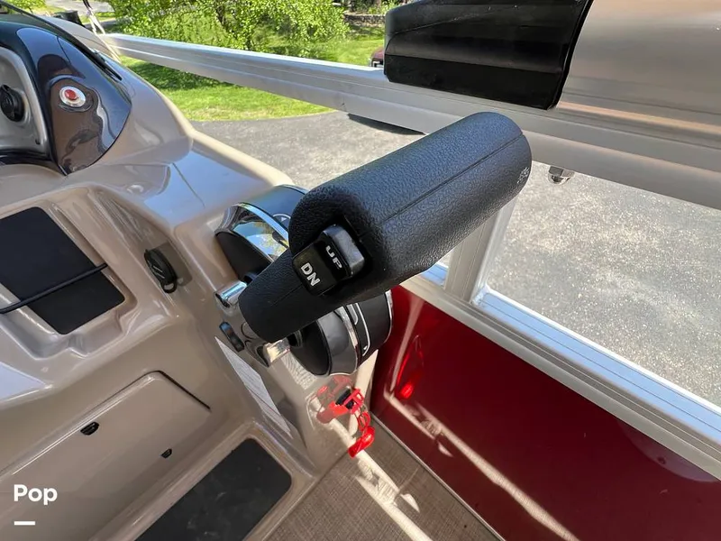 Slide: The Image of Sun Tracker Party Barge 20 DLX 2023 - 15472577