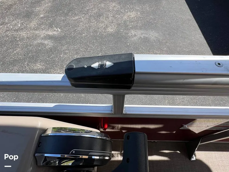 Slide: The Image of Sun Tracker Party Barge 20 DLX 2023 - 15472579