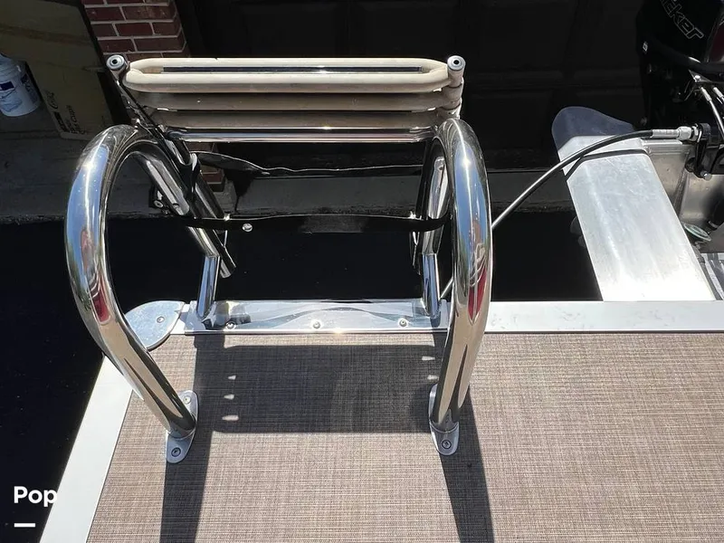 Slide: The Image of Sun Tracker Party Barge 20 DLX 2023 - 15472654