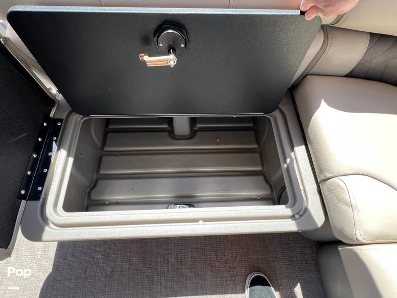 Slide: The Image of Sun Tracker Party Barge 20 DLX 2023 - 15472657