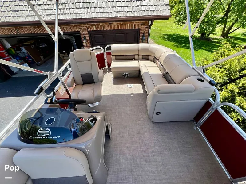 Slide: The Image of Sun Tracker Party Barge 20 DLX 2023 - 15472568